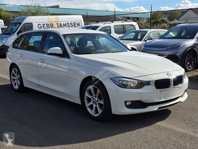 Véhicule utilitaire BMW 328i