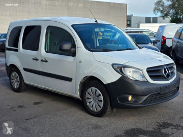 Fourgonnette Mercedes