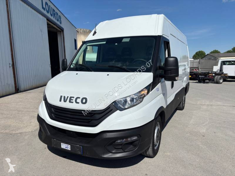 Véhicule utilitaire Iveco 35S14V12