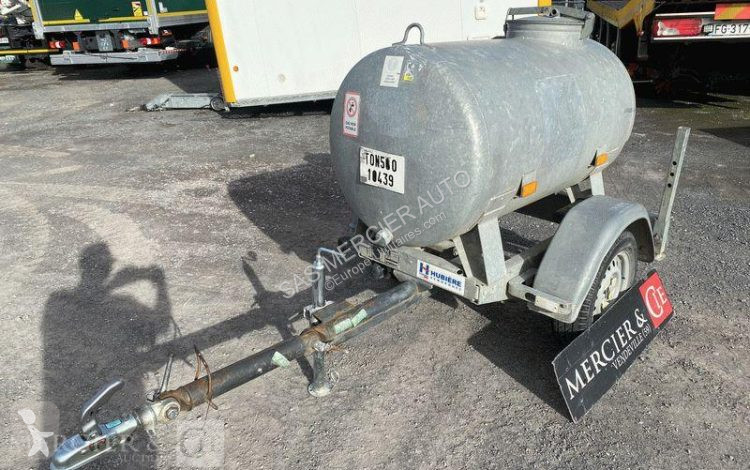 Véhicule utilitaire Hubière remorque citerne