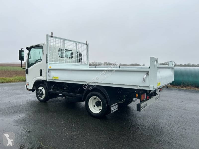Véhicule utilitaire Isuzu