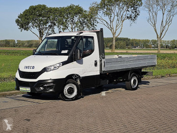 Utilitaire plateau Iveco