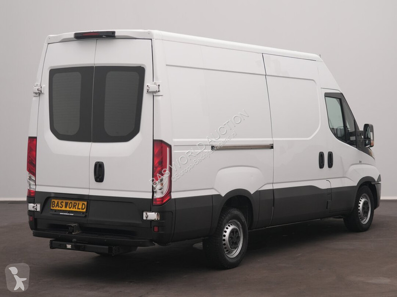 Véhicule utilitaire Iveco 35S21