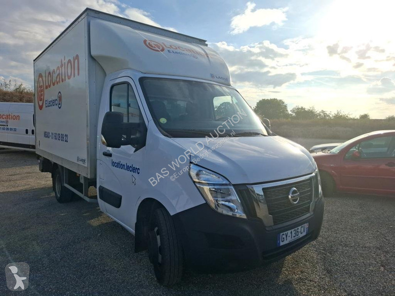 Véhicule utilitaire Nissan