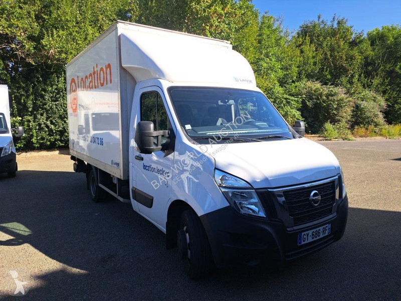 Véhicule utilitaire Nissan
