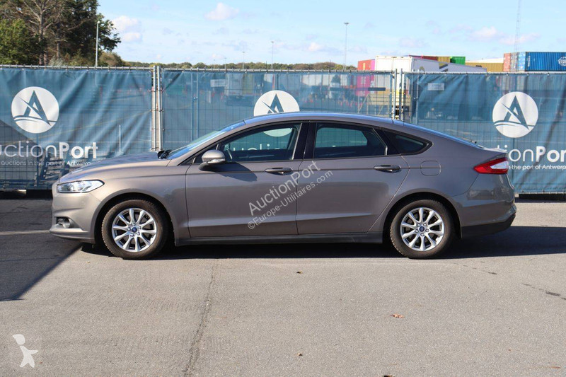 Véhicule utilitaire Ford