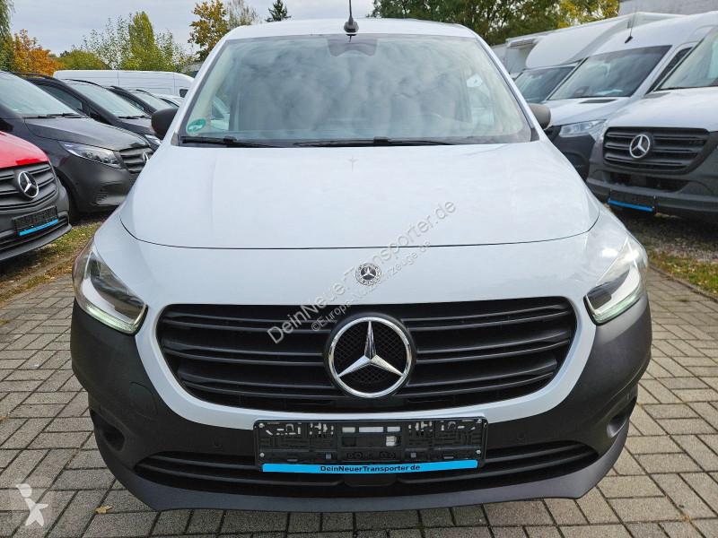 Véhicule utilitaire Mercedes 110 CDI...