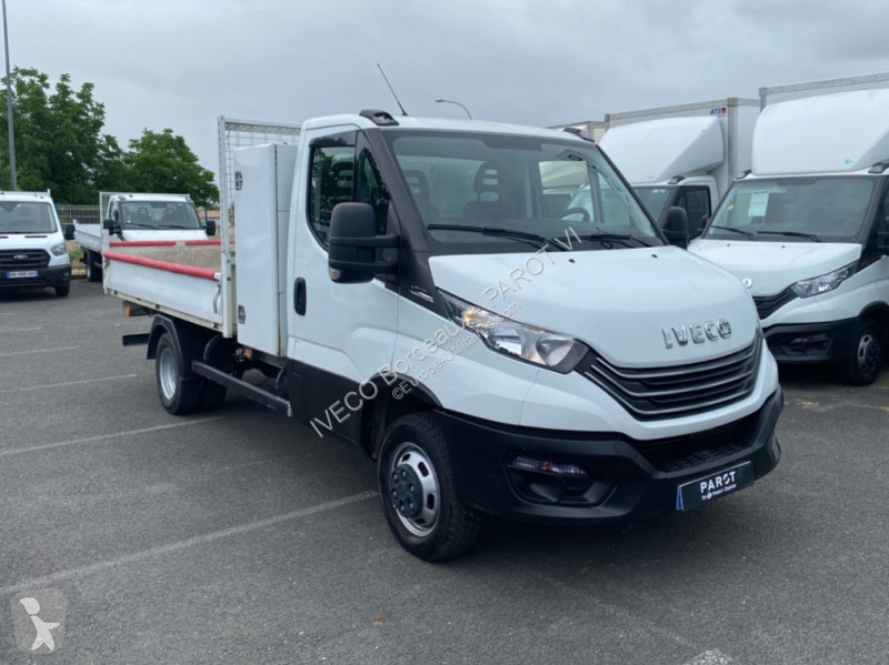 Véhicule utilitaire Iveco 35C14 empattement...