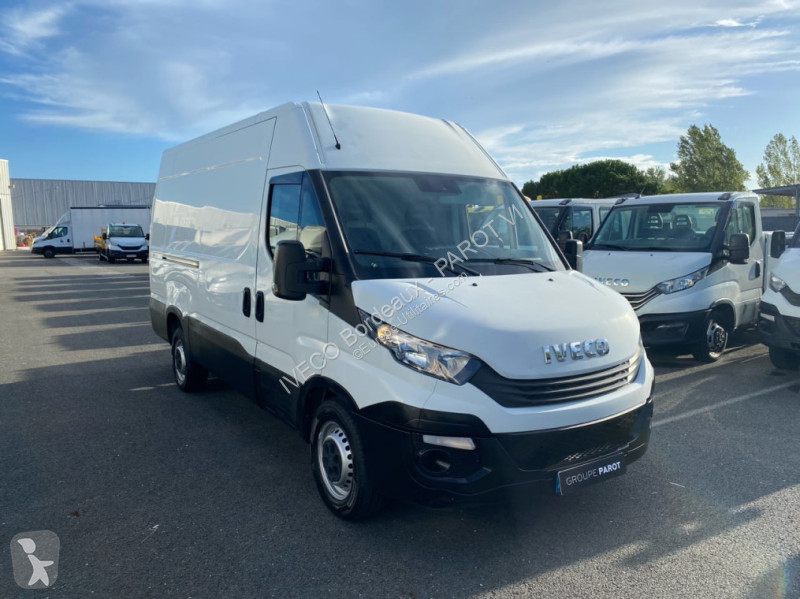 Véhicule utilitaire Iveco 35S14SV12