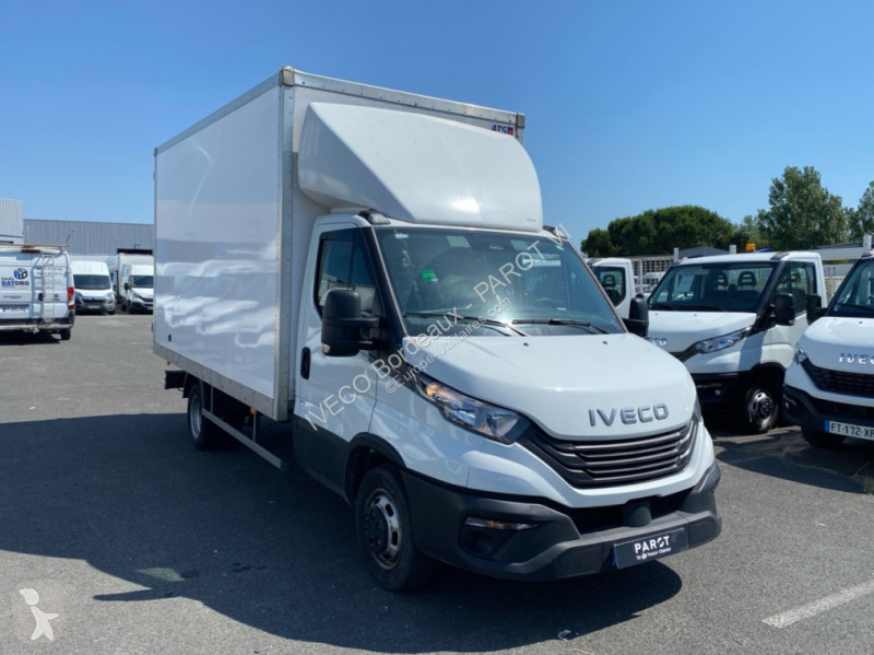 Véhicule utilitaire Iveco 35C16H empattement...