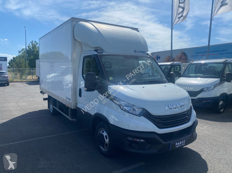 Véhicule utilitaire Iveco 35C16H empattement...