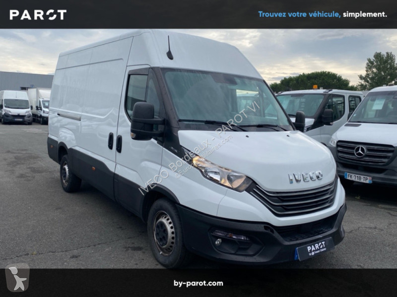 Véhicule utilitaire Iveco 35S14 V12