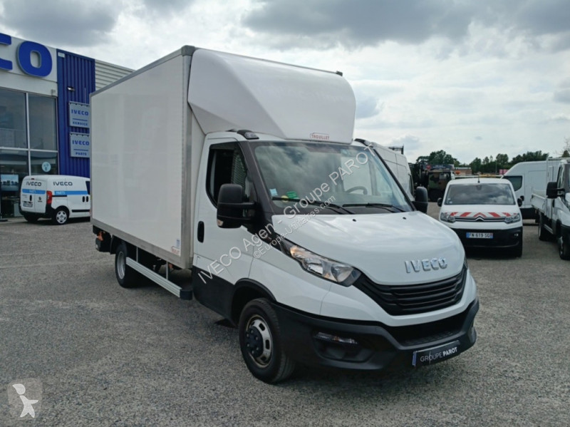 Véhicule utilitaire Iveco 35C16H empattement...