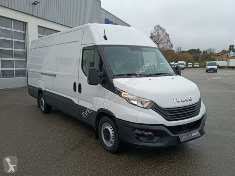 Véhicule utilitaire Iveco 35S16 V16