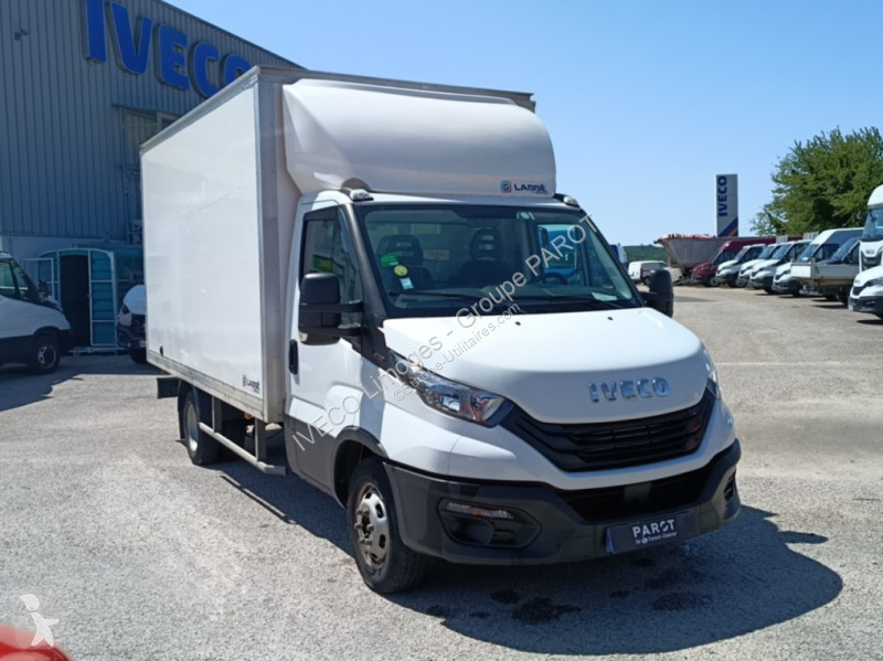 Véhicule utilitaire Iveco 35C16H empattement...