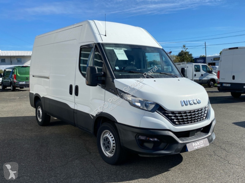 Véhicule utilitaire Iveco 35S12 V11