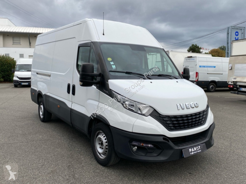 Véhicule utilitaire Iveco 35S14 V12