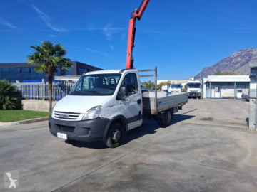 Utilitaire plateau ridelles Iveco