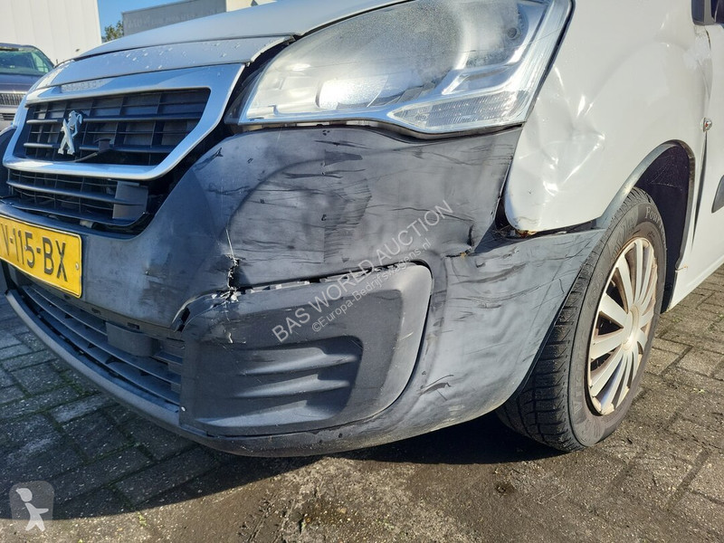 Véhicule utilitaire Peugeot 99pk