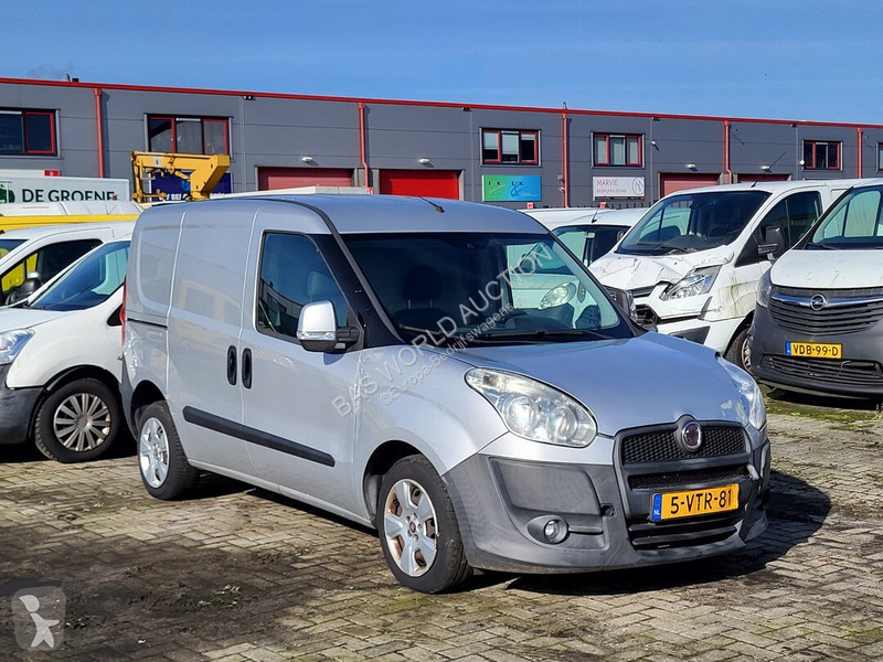 Véhicule utilitaire Fiat 90pk Doblò