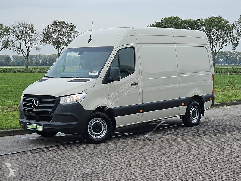Véhicule utilitaire Mercedes 311 L2H2 ac EURO6...