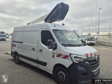 Renault telescopic platform commercial vehicle