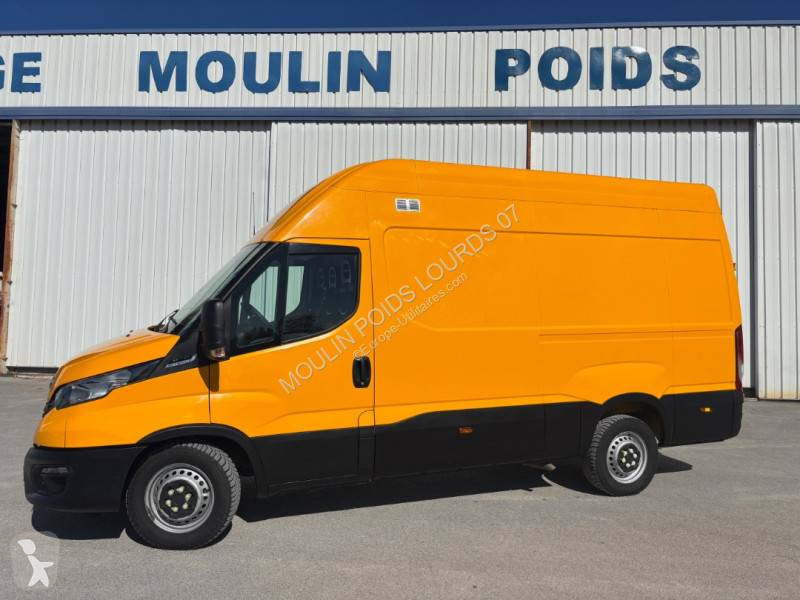 Iveco 35S16 van