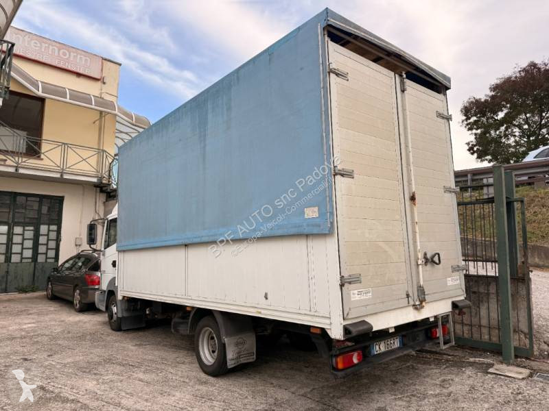 Nissan 120.35 van