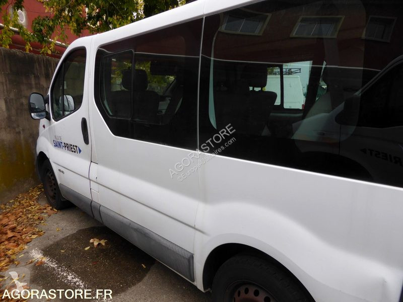 Renault TRAFIC van