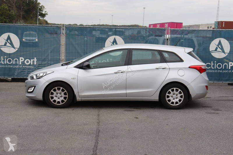 Hyundai i30 van