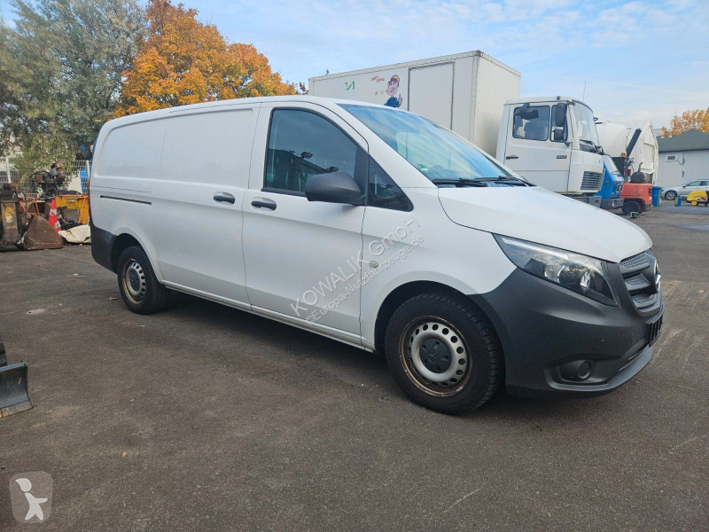 Mercedes 111 van