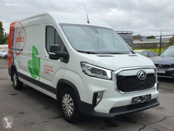 Maxus mid-size van
