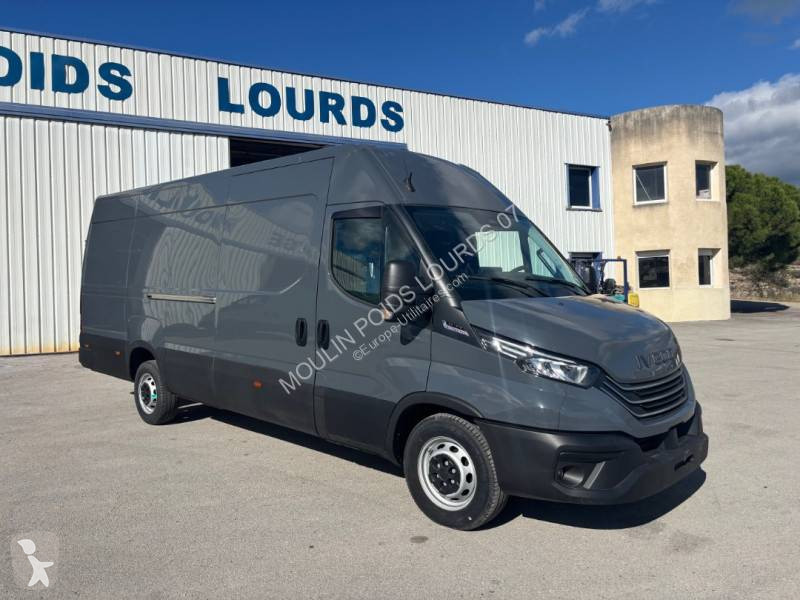 Iveco 35S21 van