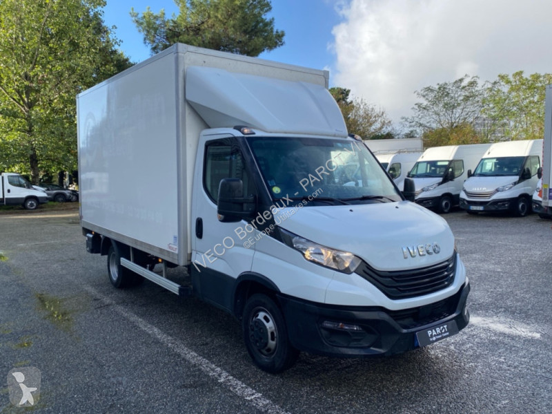 Véhicule utilitaire Iveco 35C16H empattement...