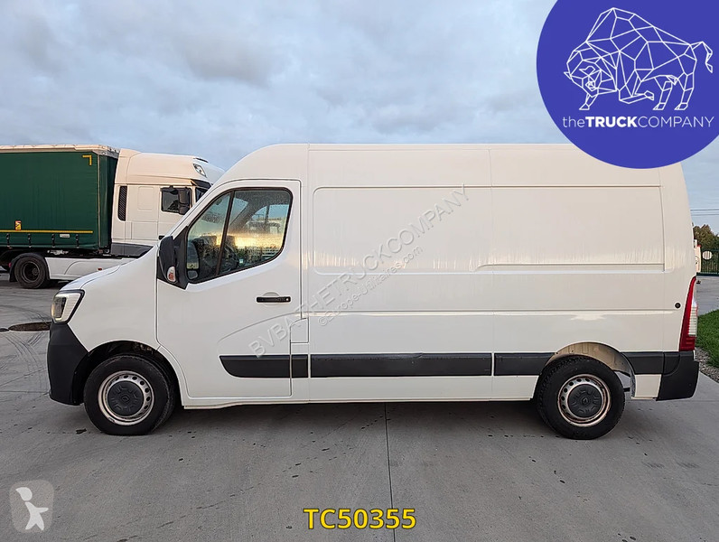 Renault 135 L2H2 van