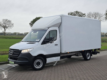 Mercedes Sprinter 316 Bakwagen | Laadklep | Automaat | 3zitplaatsen| MBUX | Multi-functioneel stuurwiel | Achteruitrij-camera | Airco |