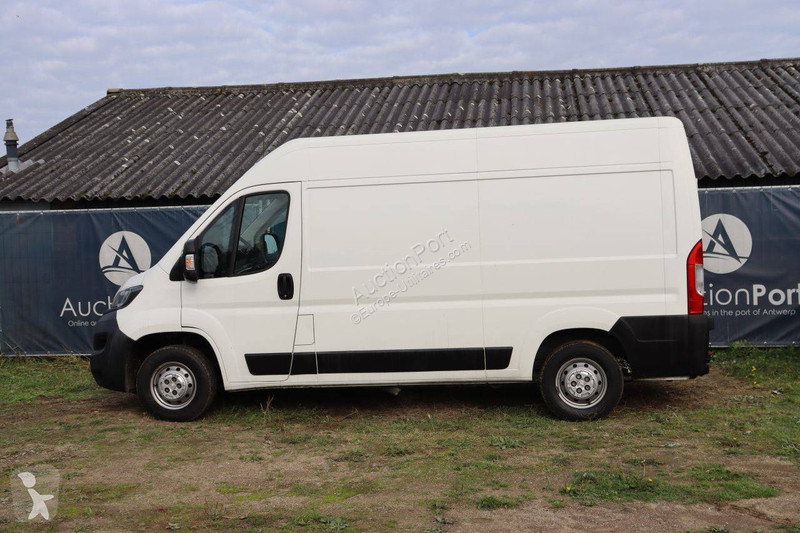 Véhicule utilitaire Peugeot