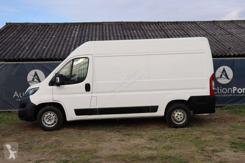 Véhicule utilitaire Peugeot