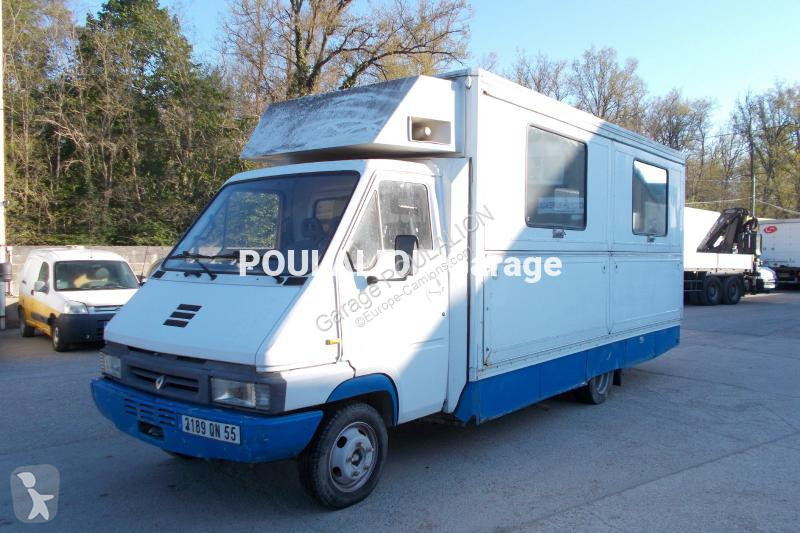 Véhicule utilitaire Renault destiné pour...