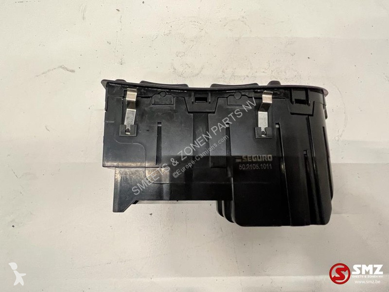 Véhicule utilitaire MAN Deurmodule links