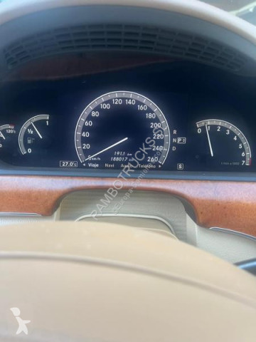 Voiture berline Mercedes
