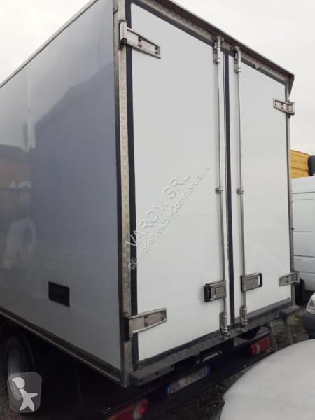 عربة نفعية Nissan ATLEON