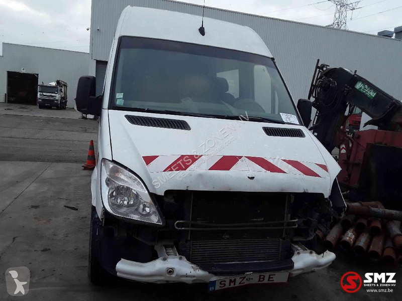 Veicolo commerciale Mercedes 311 accident