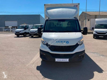 Utilitaire caisse grand volume Iveco