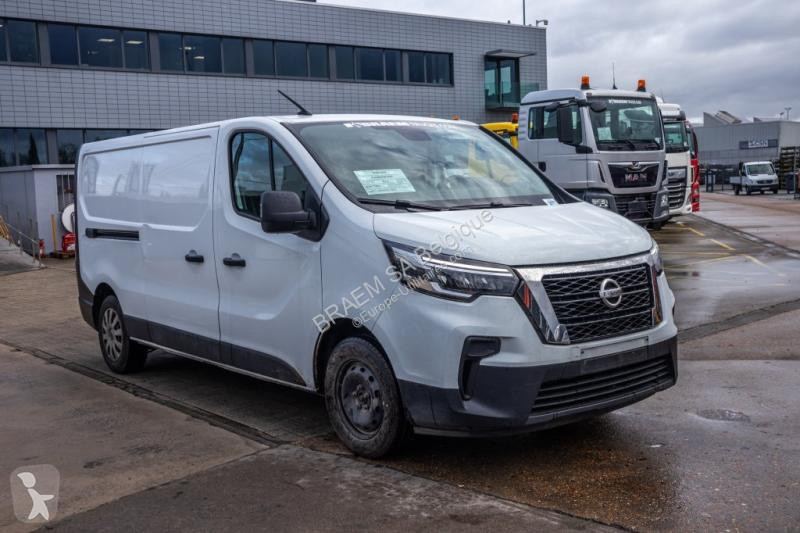 Véhicule utilitaire Nissan