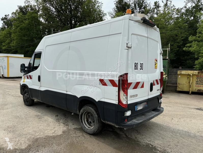 Véhicule utilitaire Iveco CAISSE POLYFOND...