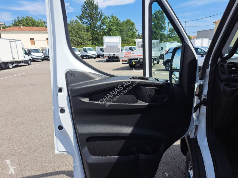 Autoutilitară Iveco 35C18 180CV 3L ALUMINIUM...