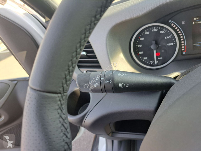 Nyttofordon Iveco 35S18 A8 180CV 3L HAYON...