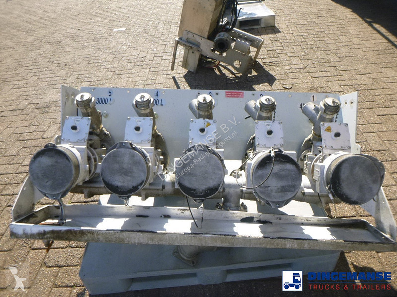 Veicolo commerciale  Fuel tank equipment...