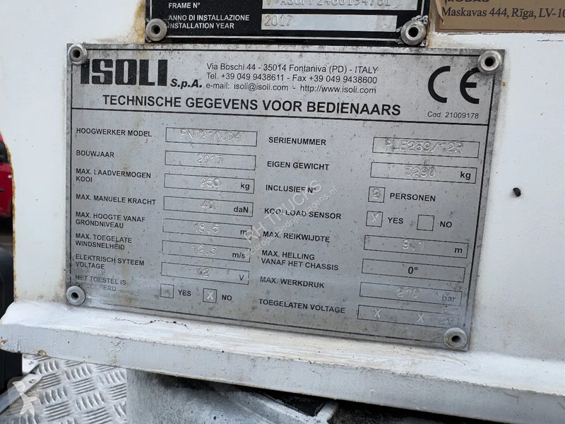 Véhicule utilitaire Nissan 35.12 + ISOLI 21...
